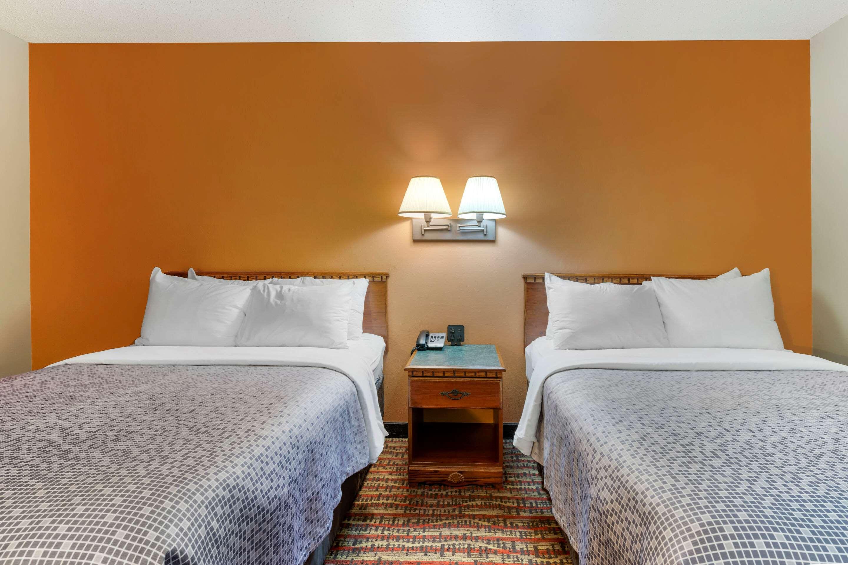 Econo Lodge Lakeview Маркетт Экстерьер фото