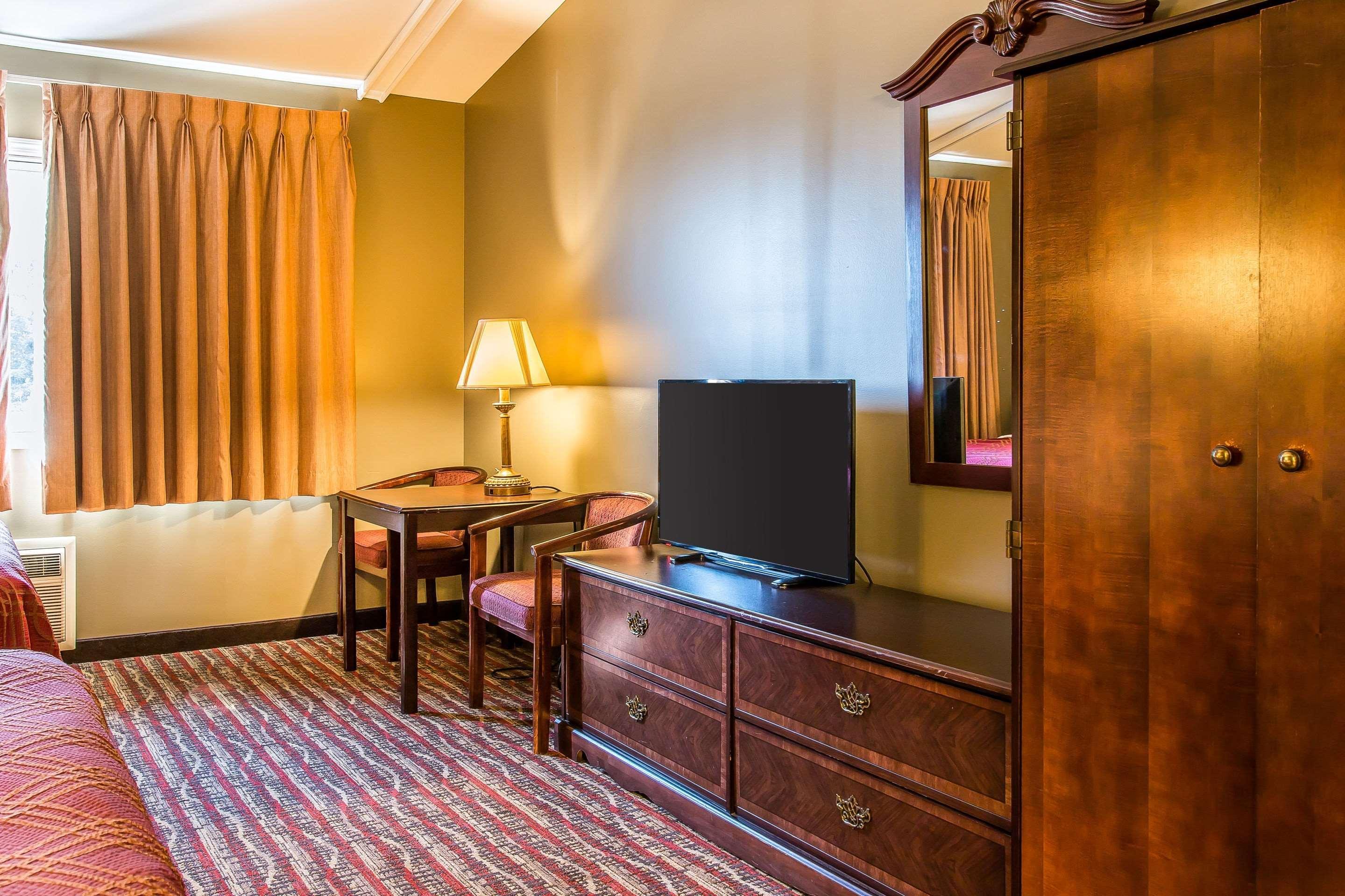 Econo Lodge Lakeview Маркетт Экстерьер фото