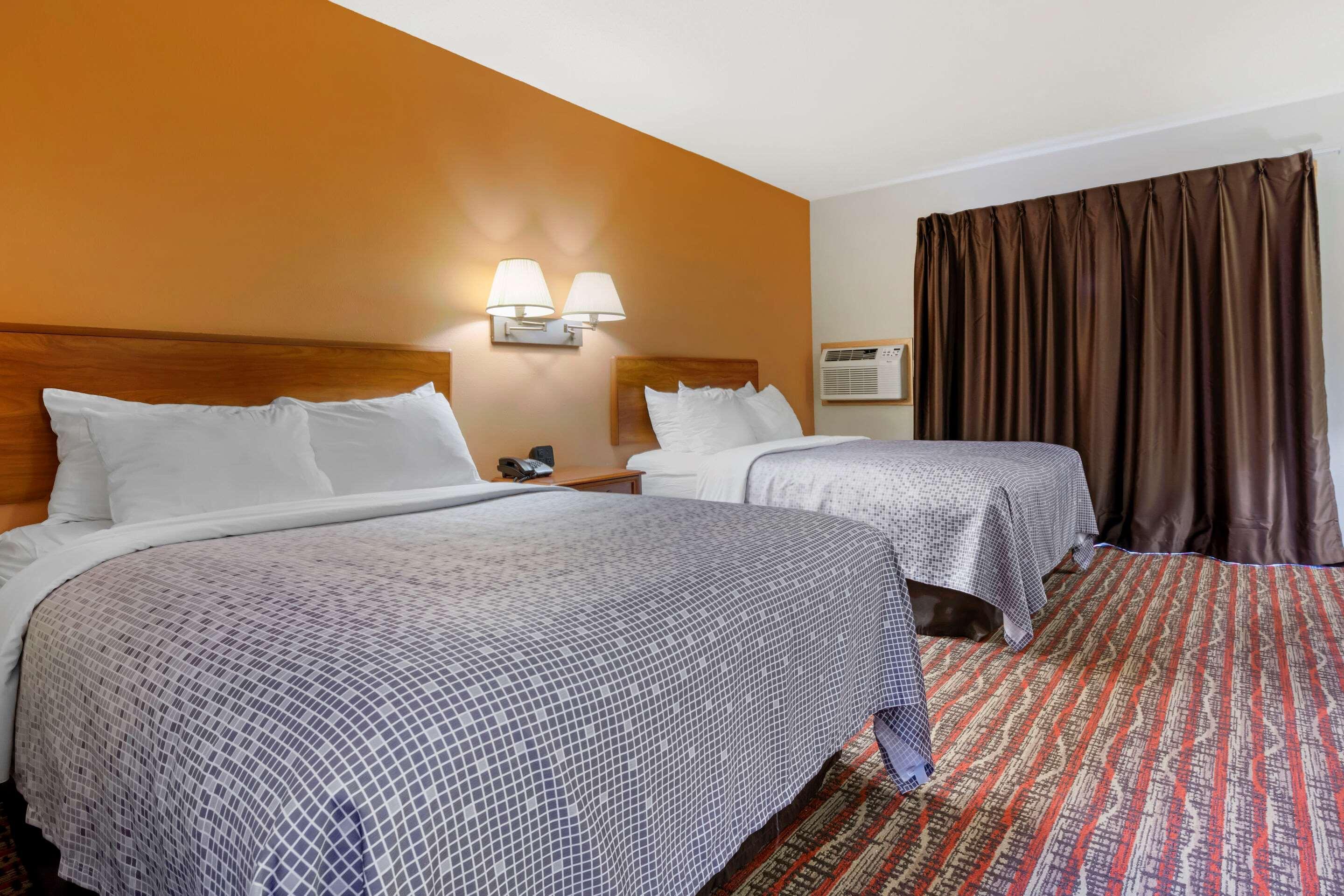 Econo Lodge Lakeview Маркетт Экстерьер фото
