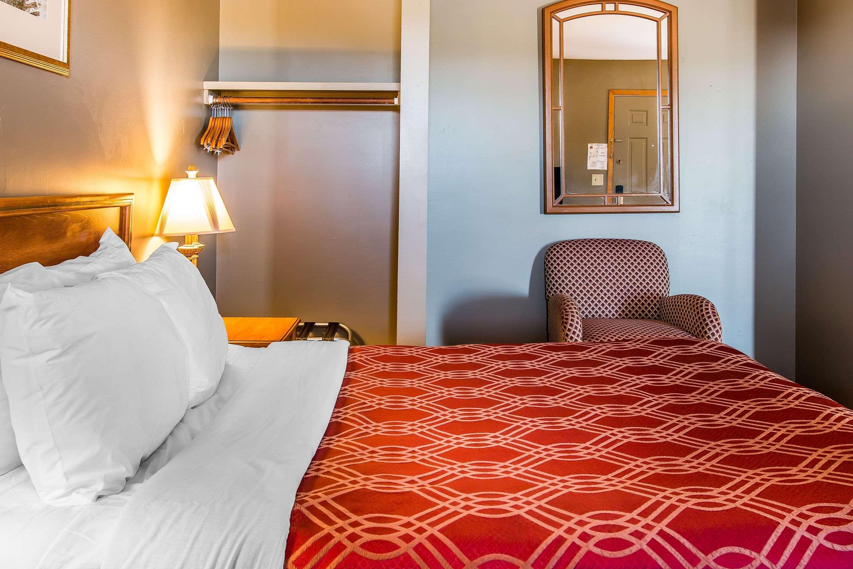Econo Lodge Lakeview Маркетт Экстерьер фото