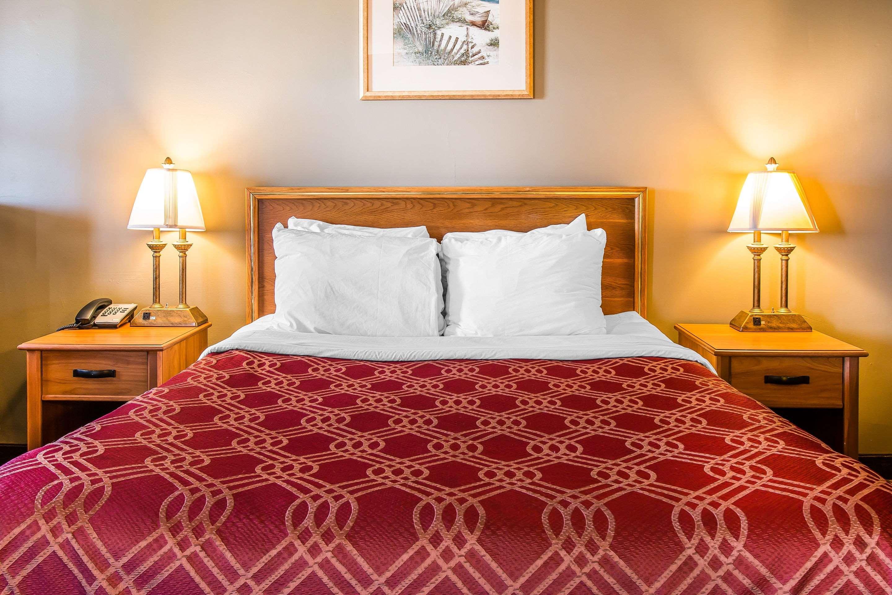 Econo Lodge Lakeview Маркетт Экстерьер фото