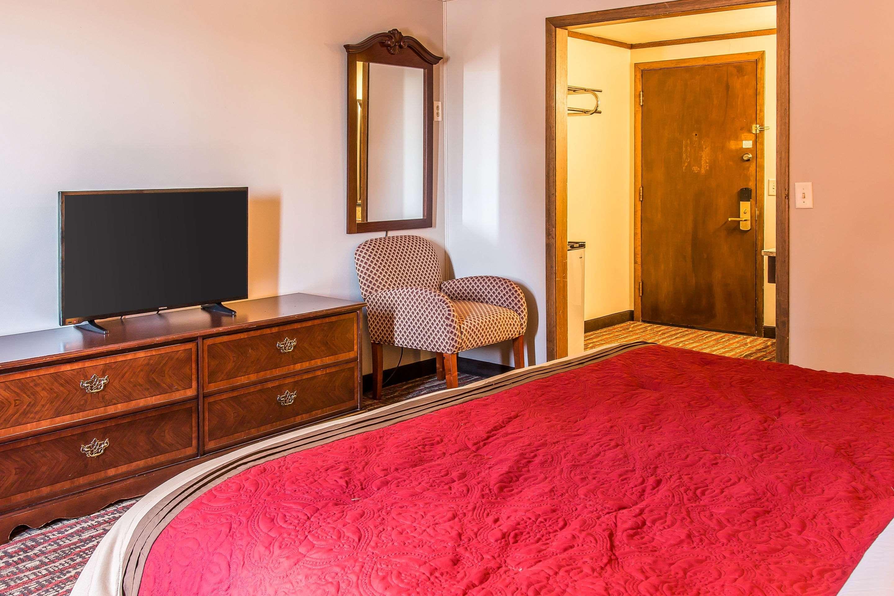 Econo Lodge Lakeview Маркетт Экстерьер фото
