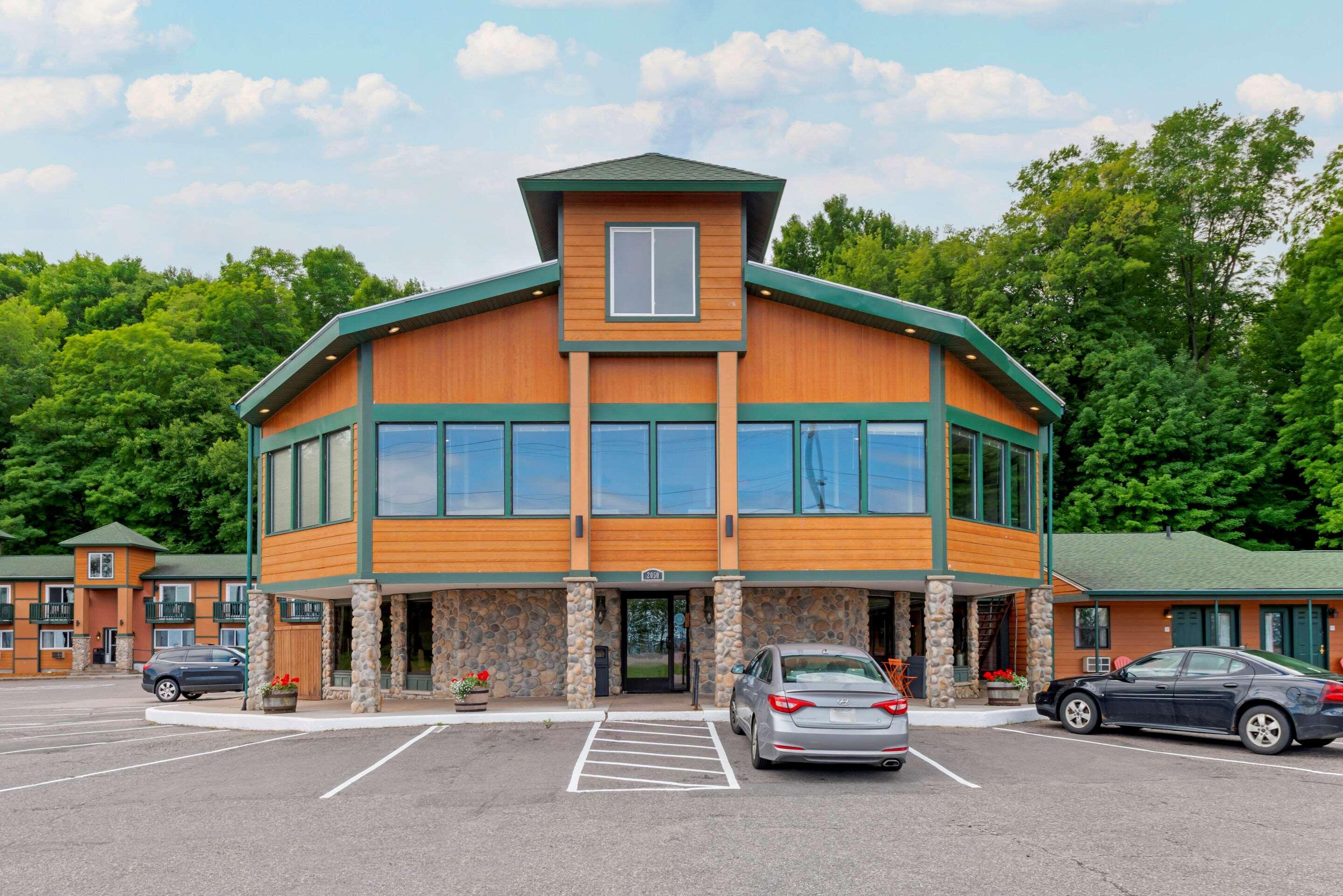Econo Lodge Lakeview Маркетт Экстерьер фото