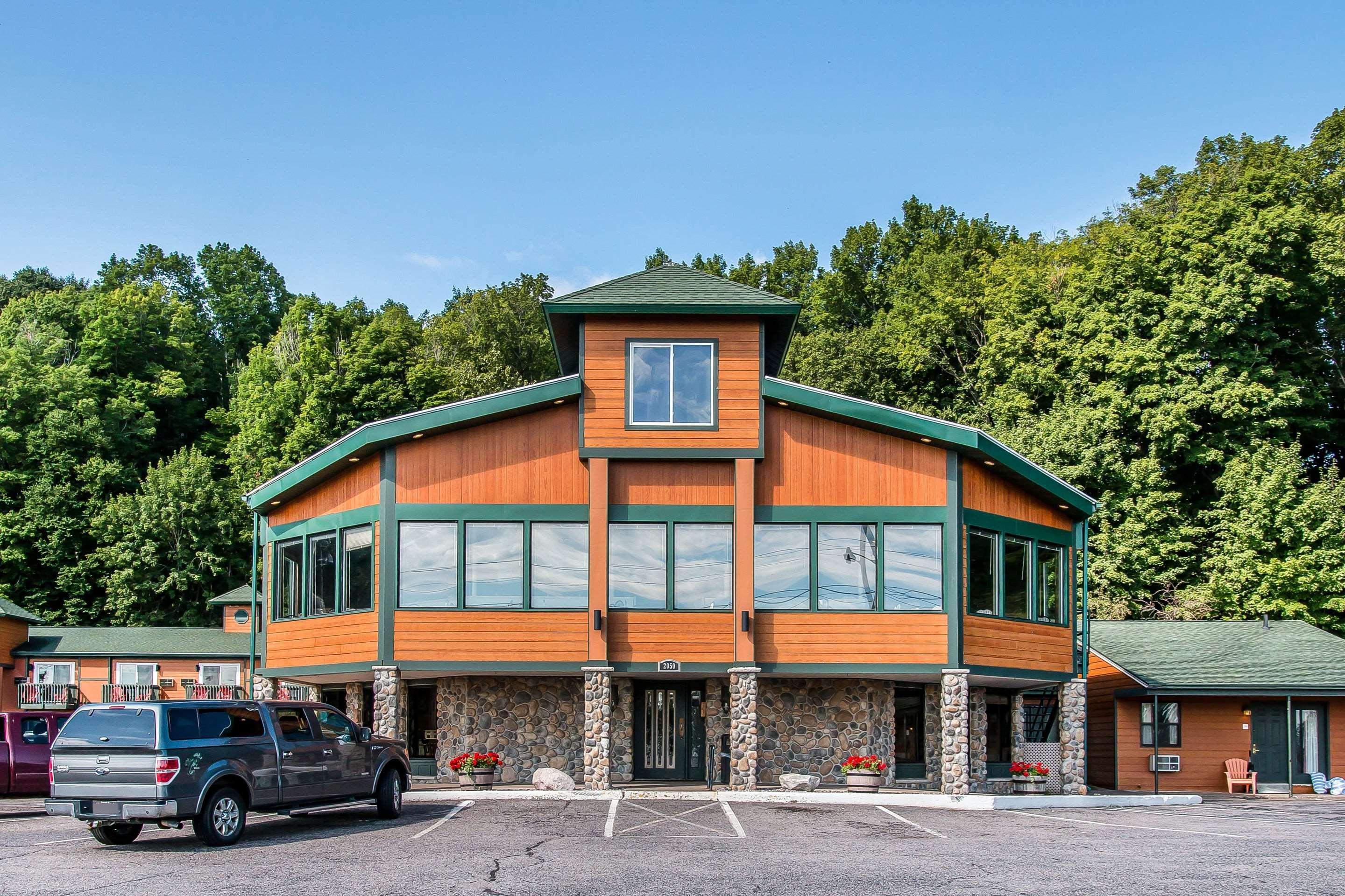 Econo Lodge Lakeview Маркетт Экстерьер фото