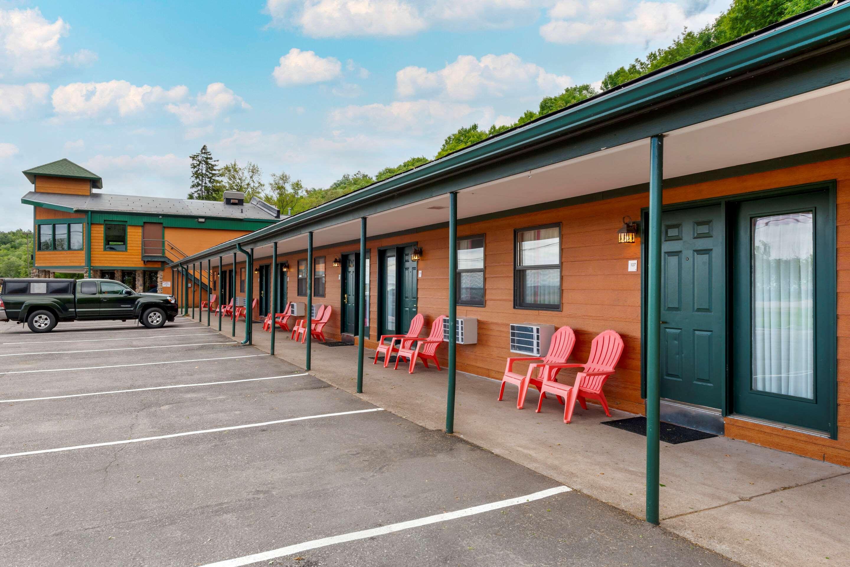 Econo Lodge Lakeview Маркетт Экстерьер фото